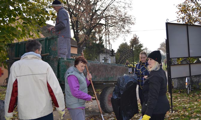 Kitakarították a temetőt képek